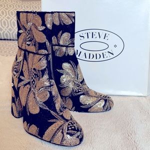 New Steve Madden Gold Sequin Booties SZ8.5